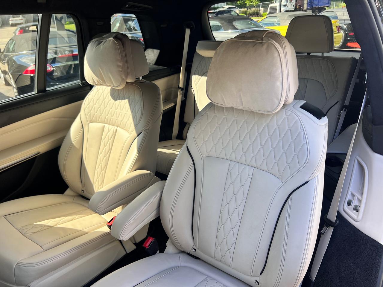 2020 BMW X7 xDrive40i Sports Activity Vehicle - Photo #10