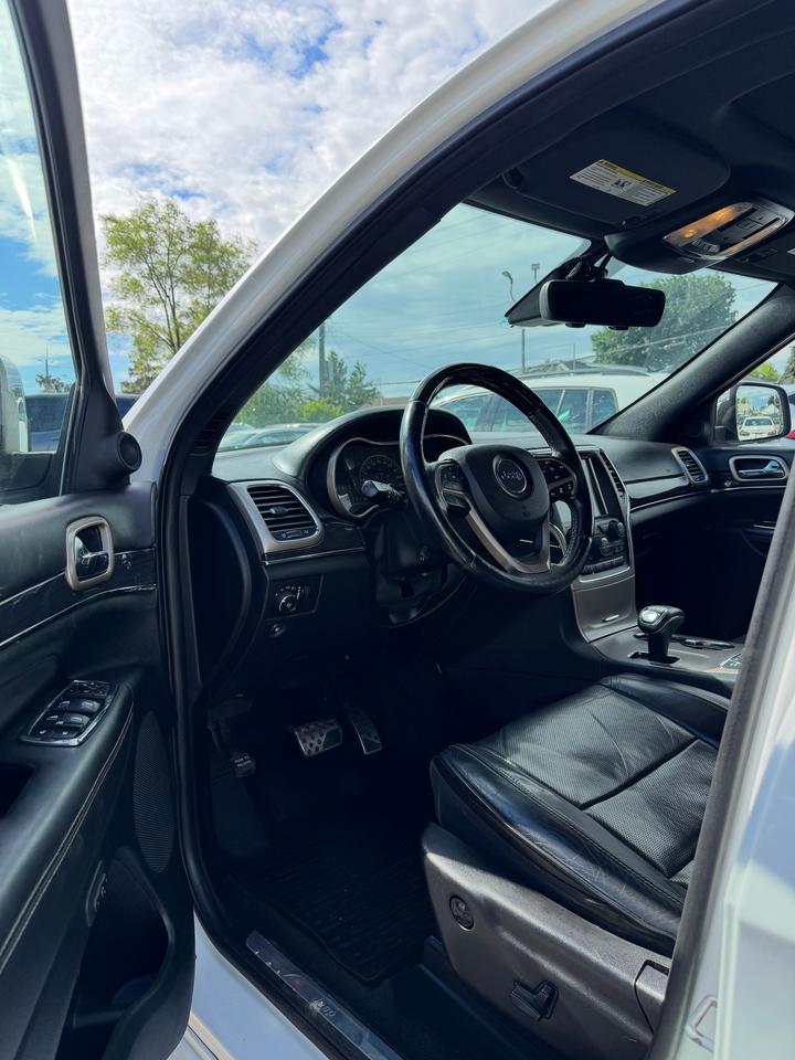 2014 Jeep Grand Cherokee Overland Photo