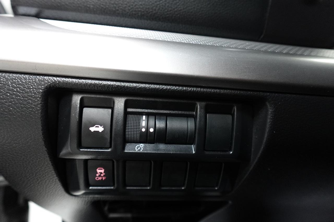 2017 Subaru Legacy DEALER MAINTAIN,NO ACCIDENT.ONE OWNER,LOWKM Photo
