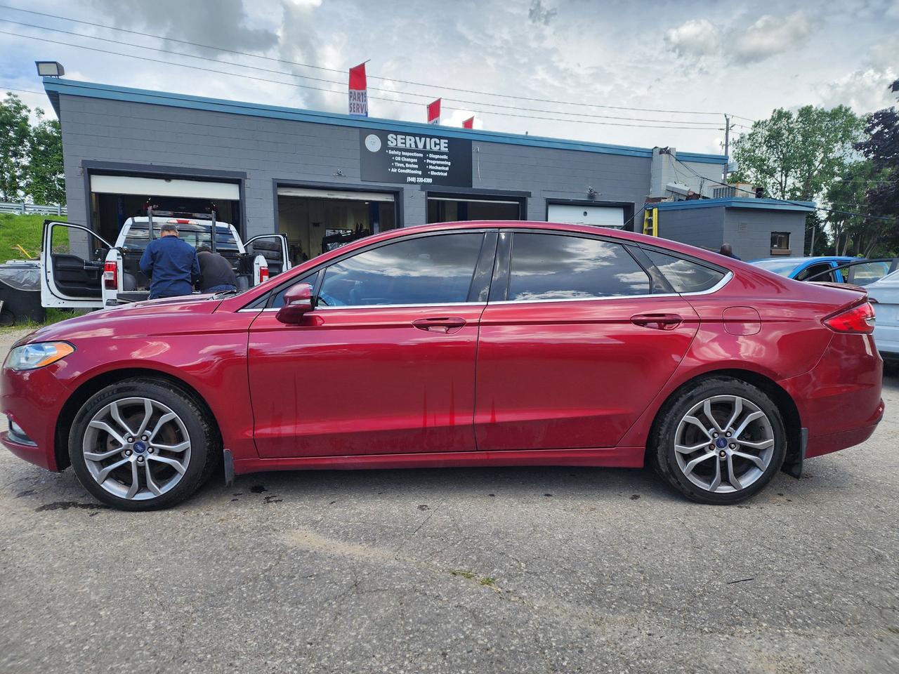 2017 Ford Fusion SE l No Accidents l Fully Serviced l Photo4