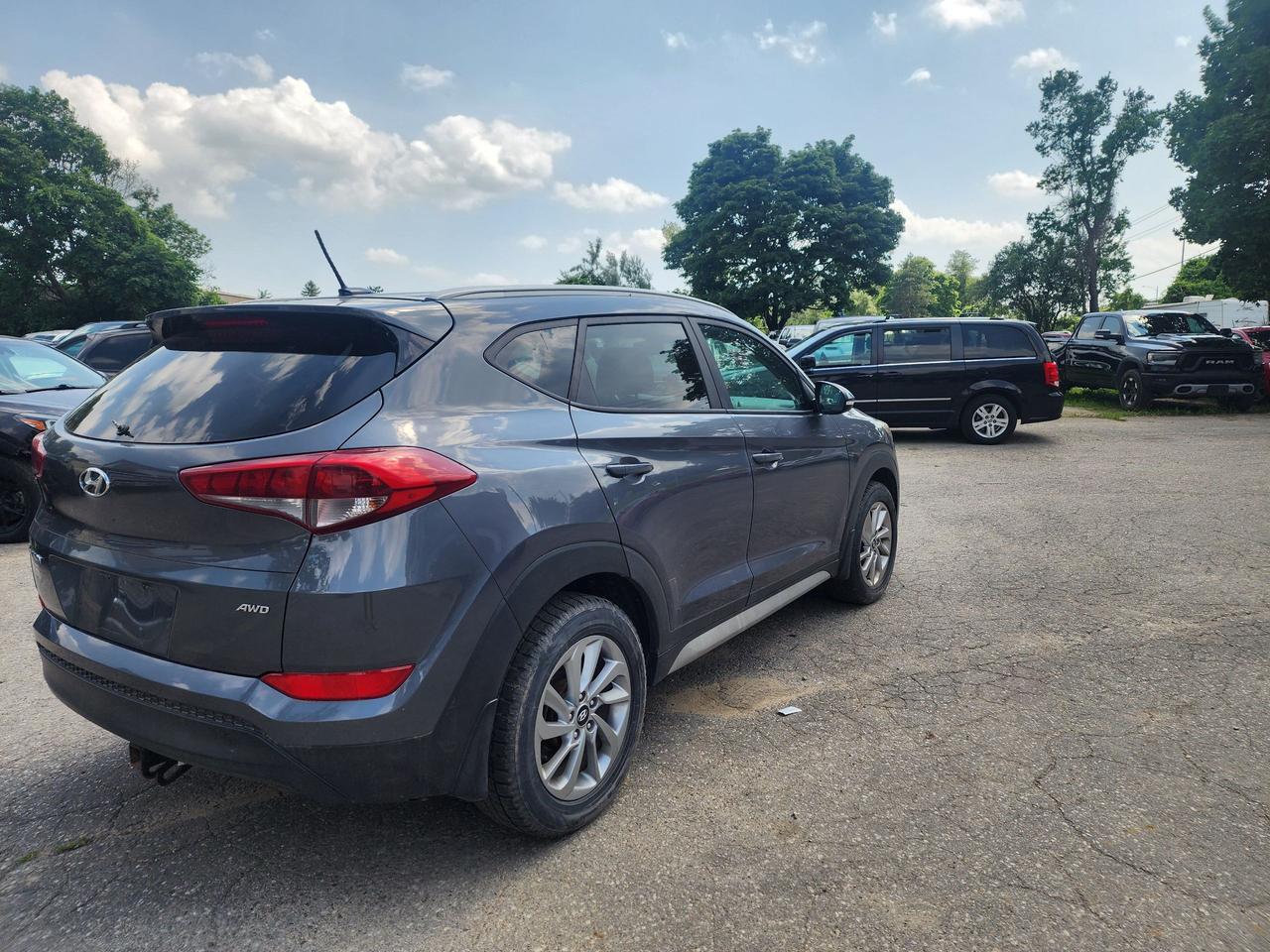 2017 Hyundai Tucson Premium l AWD l Low KM l Fuel Efficient Photo