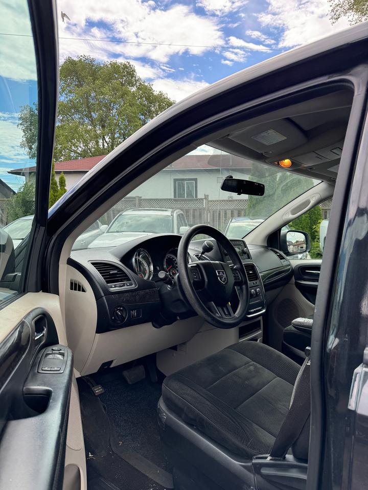 2012 Dodge Grand Caravan SXT | Stow N' Go | CERTIFIED | NO ACCIDENTS Photo