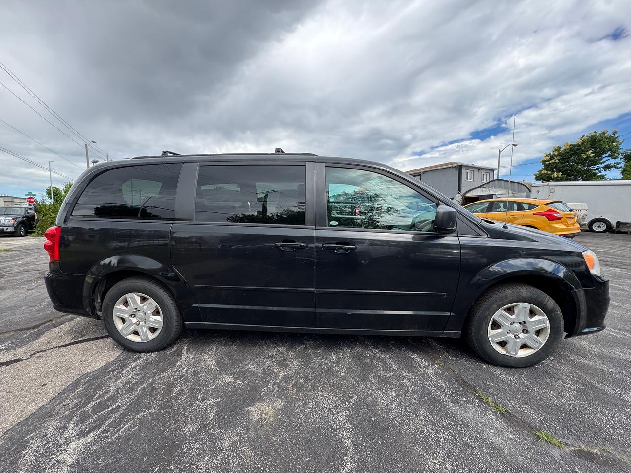 2012 Dodge Grand Caravan SXT | Stow N' Go | CERTIFIED | NO ACCIDENTS Photo3