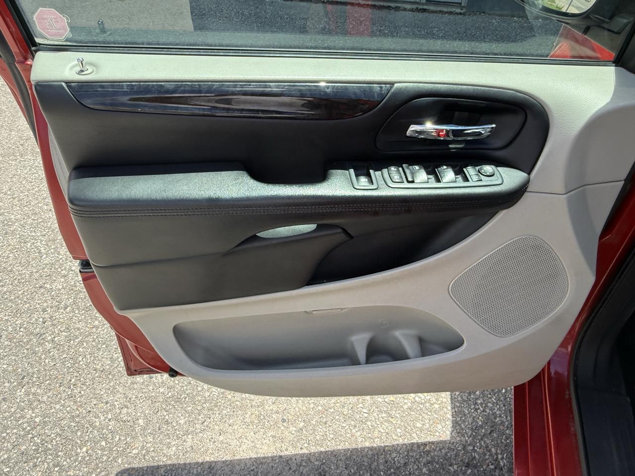 2013 Dodge Grand Caravan SXT Photo