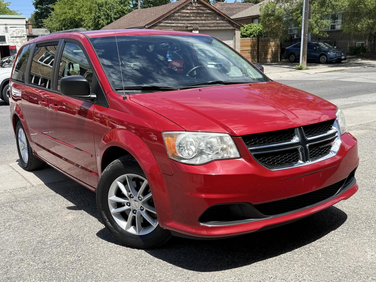 2013 Dodge Grand Caravan SXT Photo2