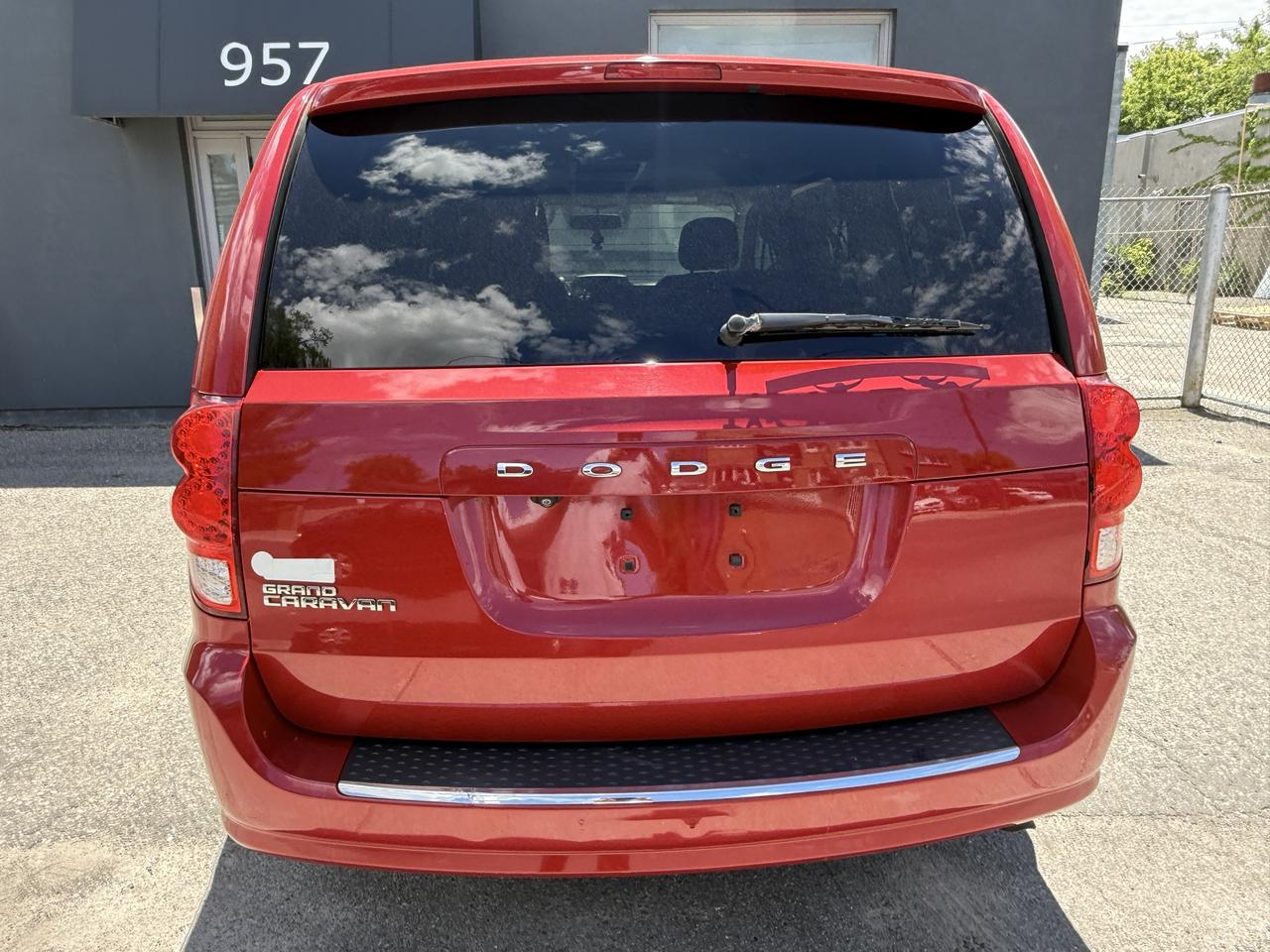 2013 Dodge Grand Caravan SXT Photo