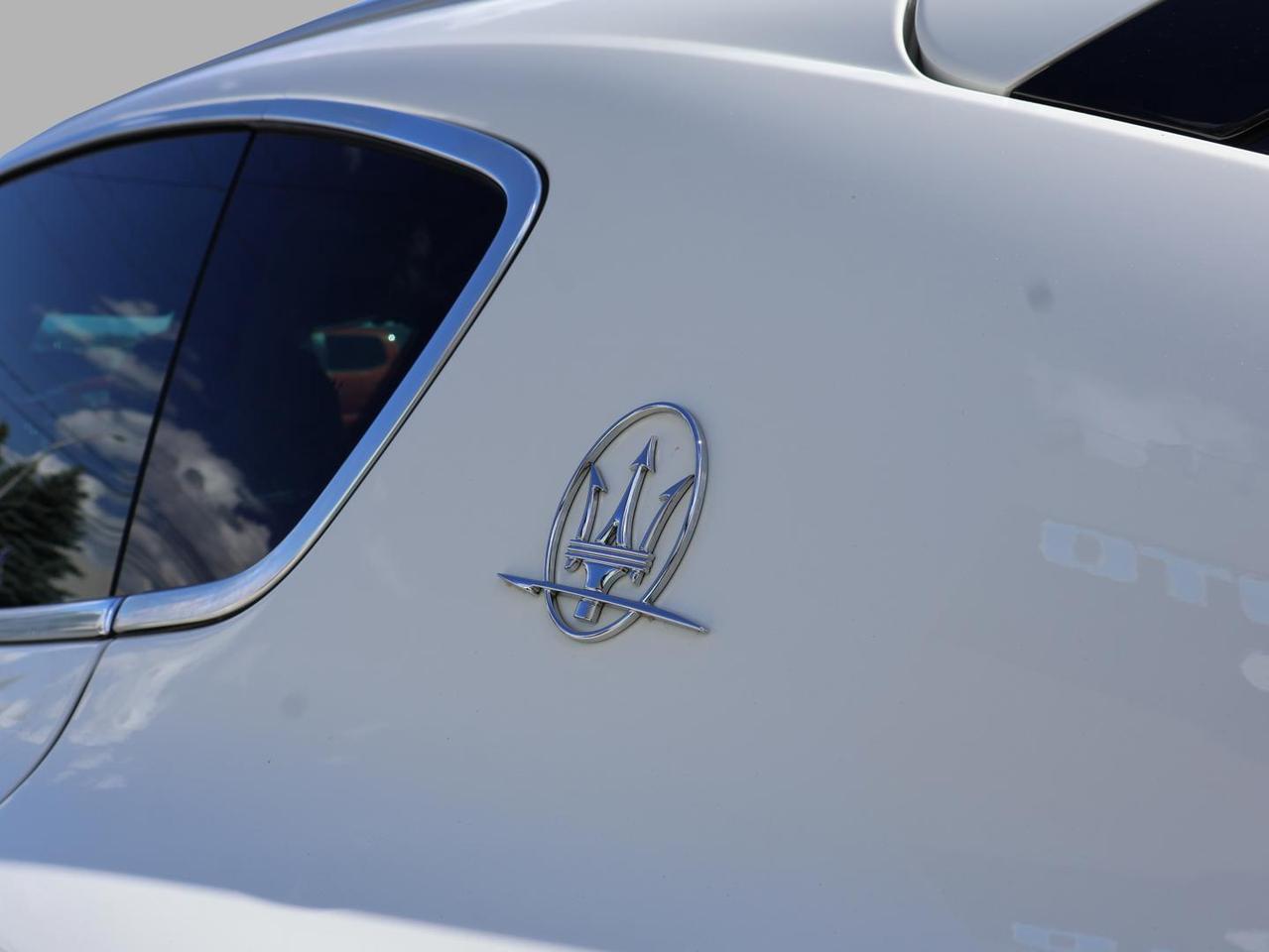 2018 Maserati Levante GRANLUSSO LUXURY AWD CERTIFIED *1 OWNER*MSRTI MAINTAIN* CAMERA NAV BLUETOOTH LEATHER HEATED SEATS SUNROOF CRUISE ALLOYS Photo