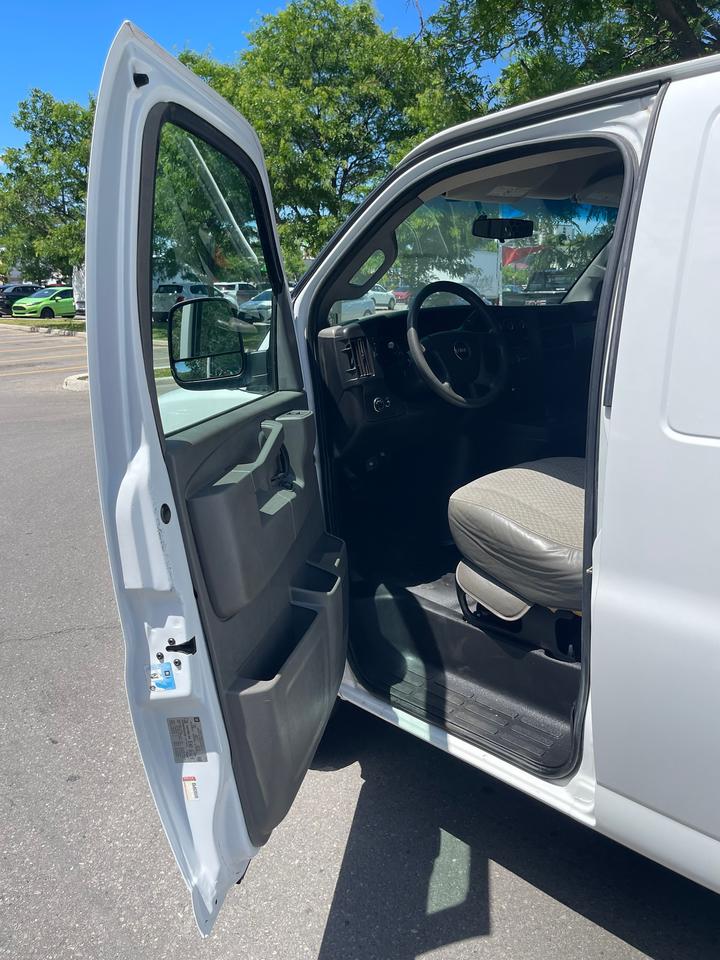 2017 GMC Savana Cargo Van EXTENDED    HEAVY DUTY Photo