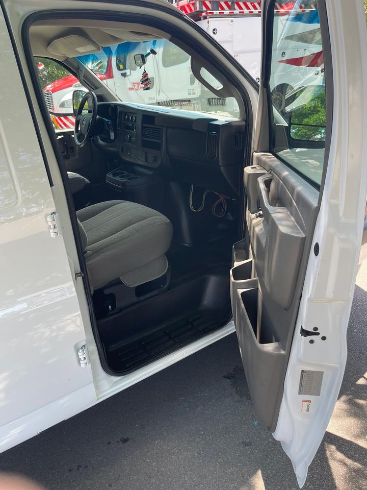 2017 GMC Savana Cargo Van EXTENDED    HEAVY DUTY Photo