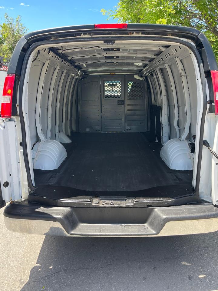2017 GMC Savana Cargo Van EXTENDED    HEAVY DUTY Photo