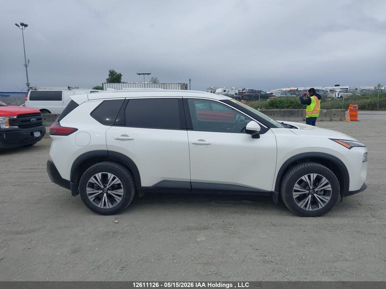 2021 Nissan Rogue SV - Photo #4