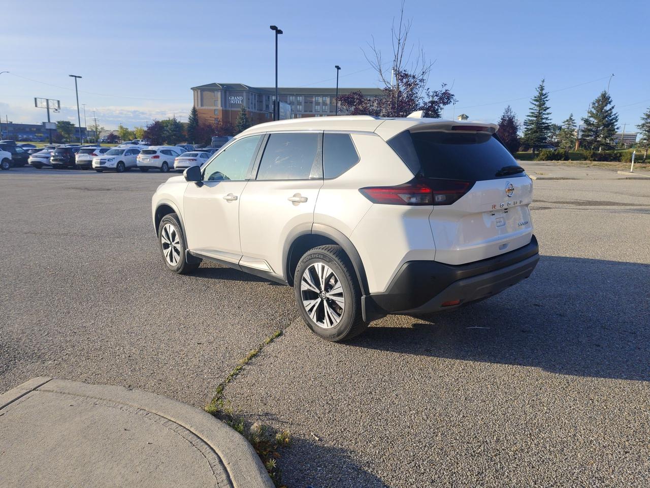 2021 Nissan Rogue SV Photo