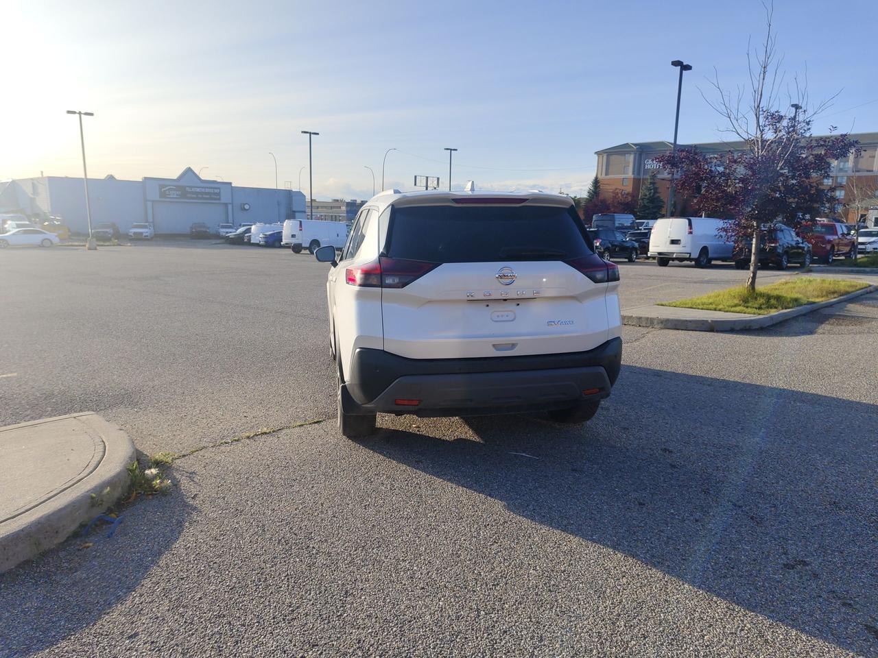 2021 Nissan Rogue SV Photo