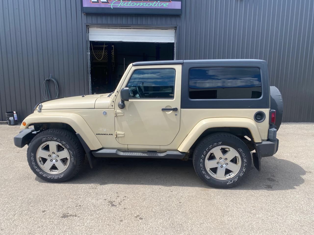2011 Jeep Wrangler Sahara Photo0