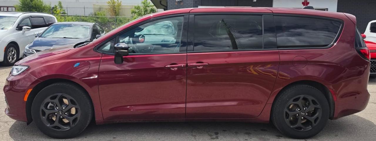 2023 Chrysler Pacifica Hybrid LIMITED / NO ACCIDENTS / ONE OWNER / HYBRID Photo