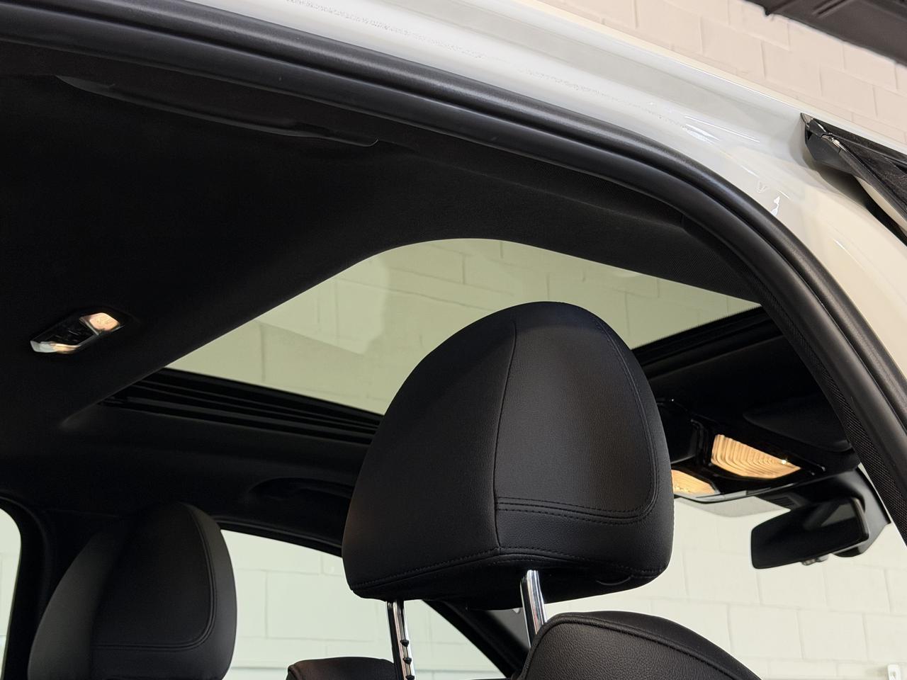 2020 BMW 3 Series 330i xDrive M-Sport, Navi, Backup Photo