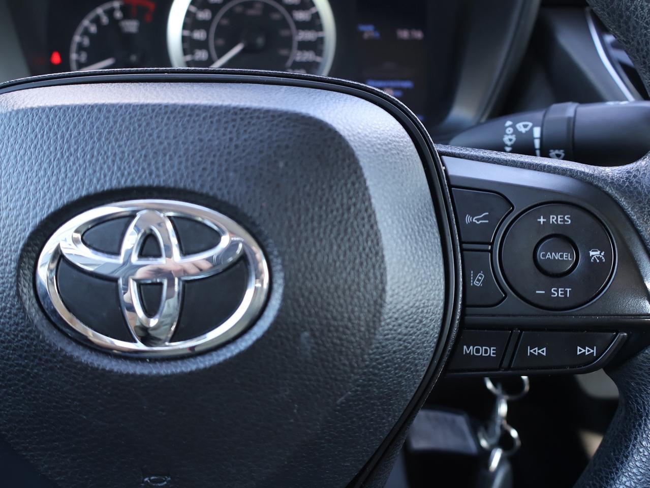 2020 Toyota Corolla LE CERTIFIED *1 OWNER* CAMERA BLUETOOTH HEATED SEATS CRUISE CONTROL Photo