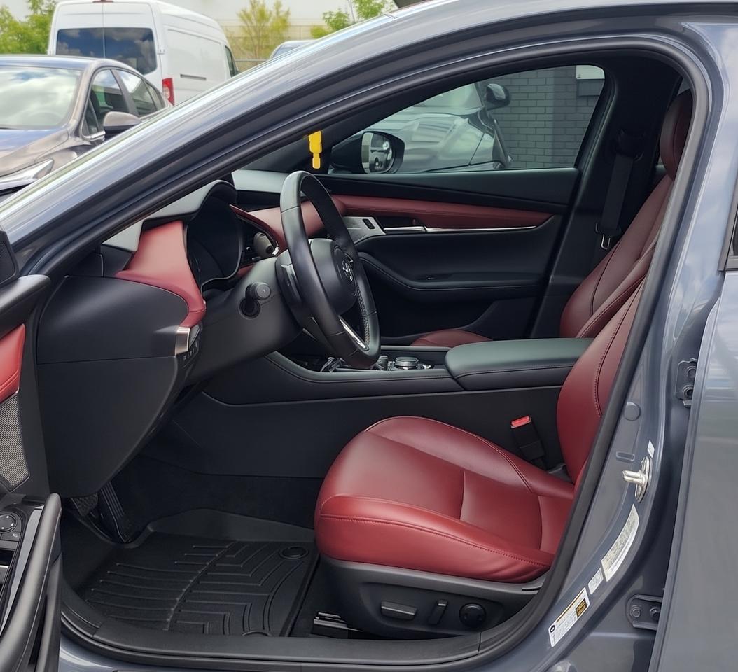 2023 Mazda MAZDA3 GT / ONE OWNER / AWD / NAV / LEATHER / ROOF / BOSE Photo3