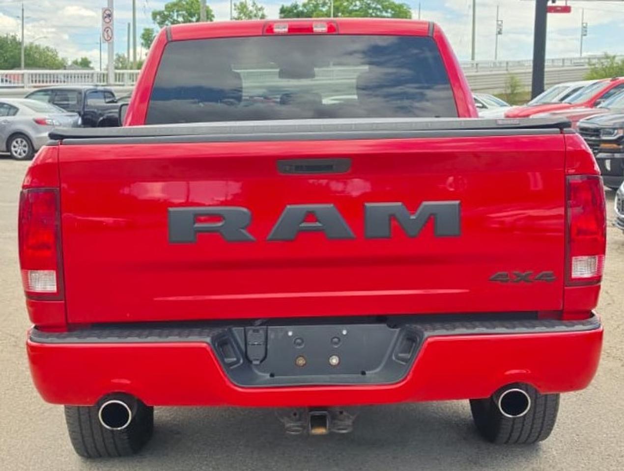 2018 RAM 1500 ST / NO ACCIDENTS / NIGHT EDITION / 4X4 / 5.7L Photo