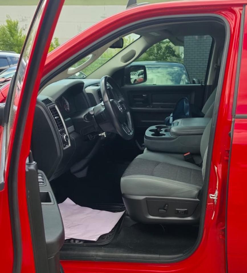2018 RAM 1500 ST / NO ACCIDENTS / NIGHT EDITION / 4X4 / 5.7L Photo