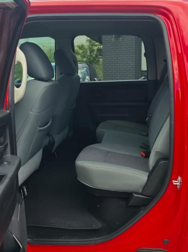 2018 RAM 1500 ST / NO ACCIDENTS / NIGHT EDITION / 4X4 / 5.7L Photo4