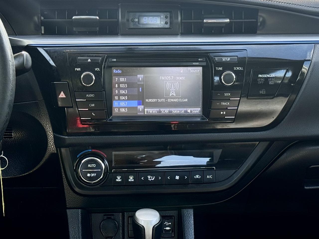 2014 Toyota Corolla FINANCING AVAILABLE Photo13