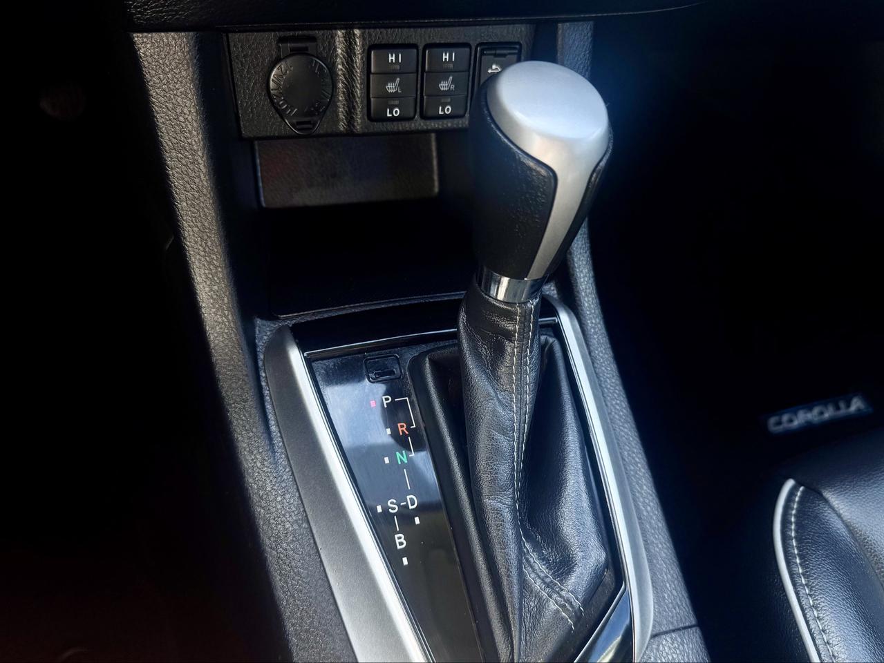 2014 Toyota Corolla FINANCING AVAILABLE Photo12
