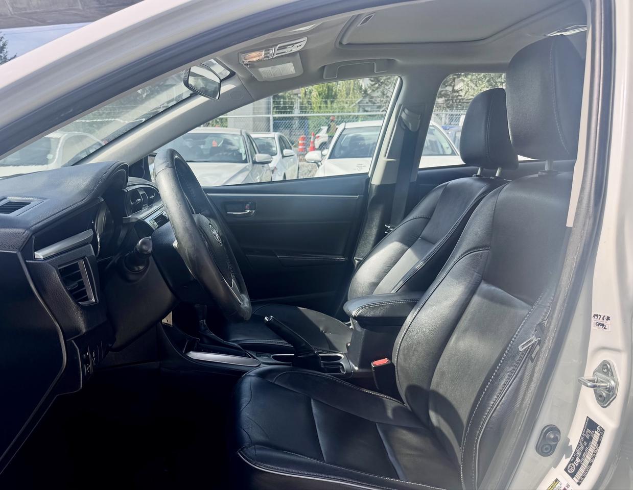 2014 Toyota Corolla FINANCING AVAILABLE Photo9
