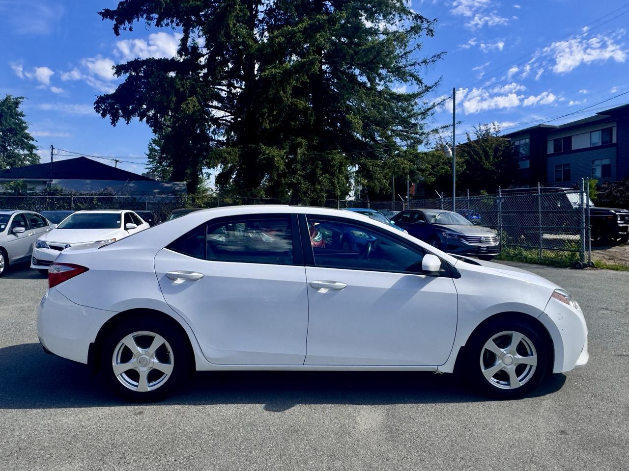 2014 Toyota Corolla FINANCING AVAILABLE Photo4