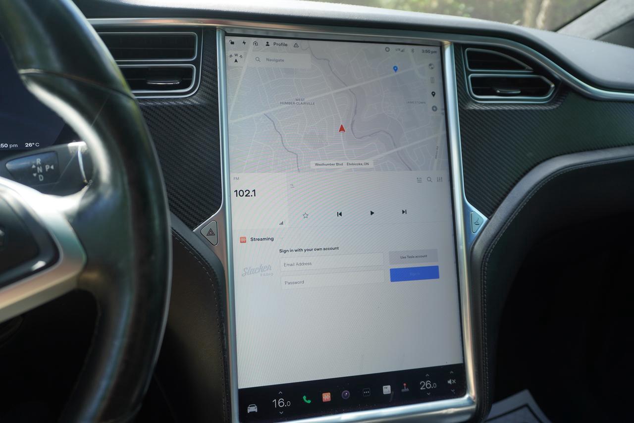2017 Tesla Model X 7 PASSENGER!! / 75D / 1 OWNER! / NO ACCIDENTS!! Photo