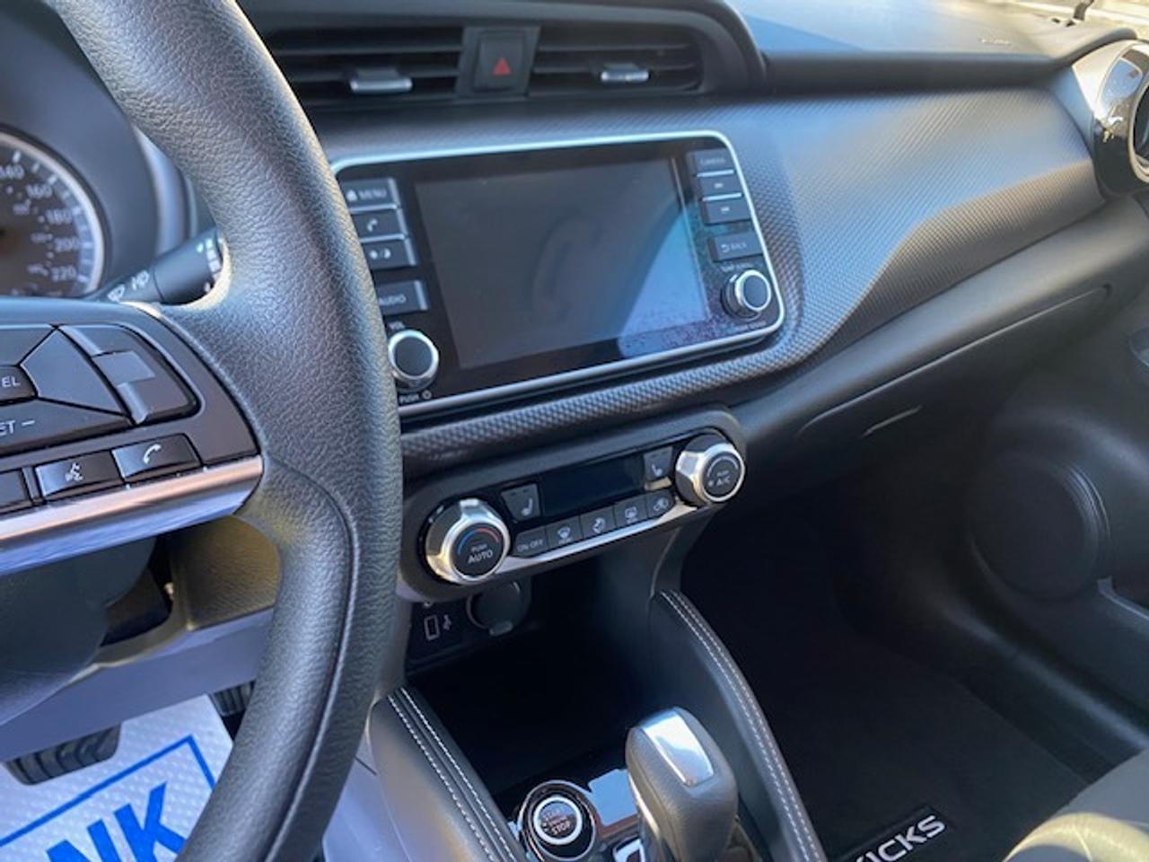 2019 Nissan Kicks SV Photo3