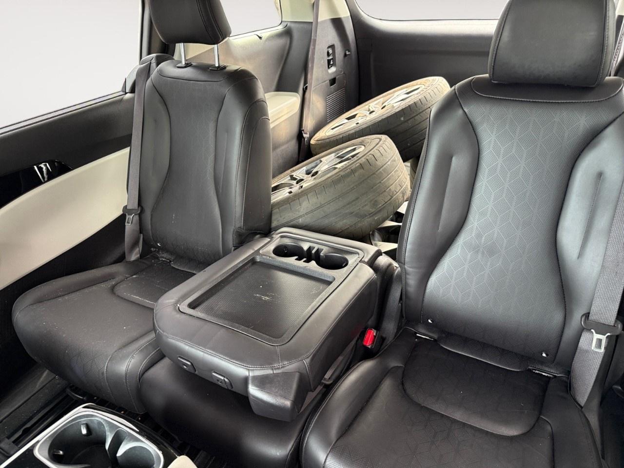 2024 Kia Carnival EX FWD Photo