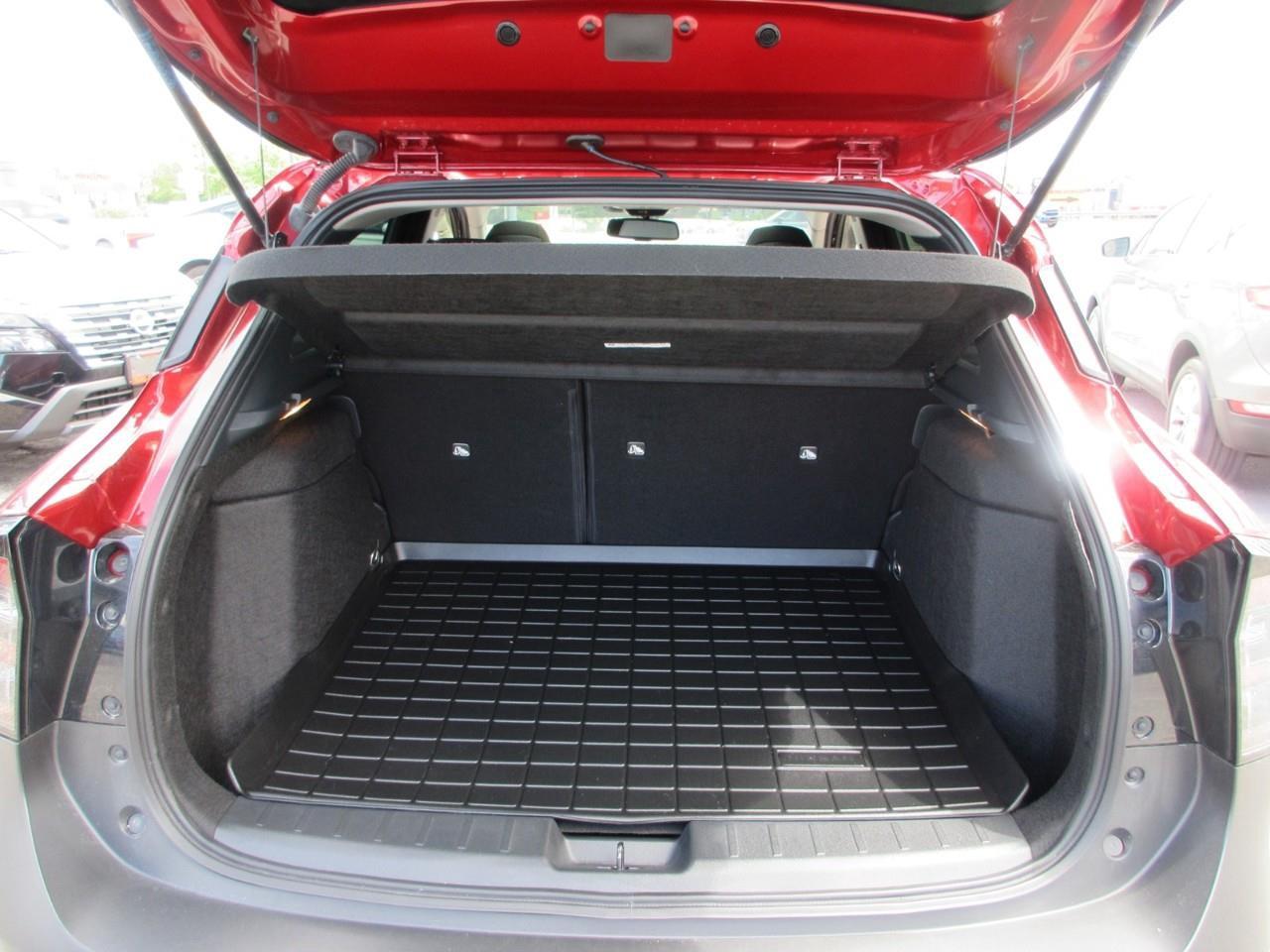 2025 Nissan Kicks SR Photo