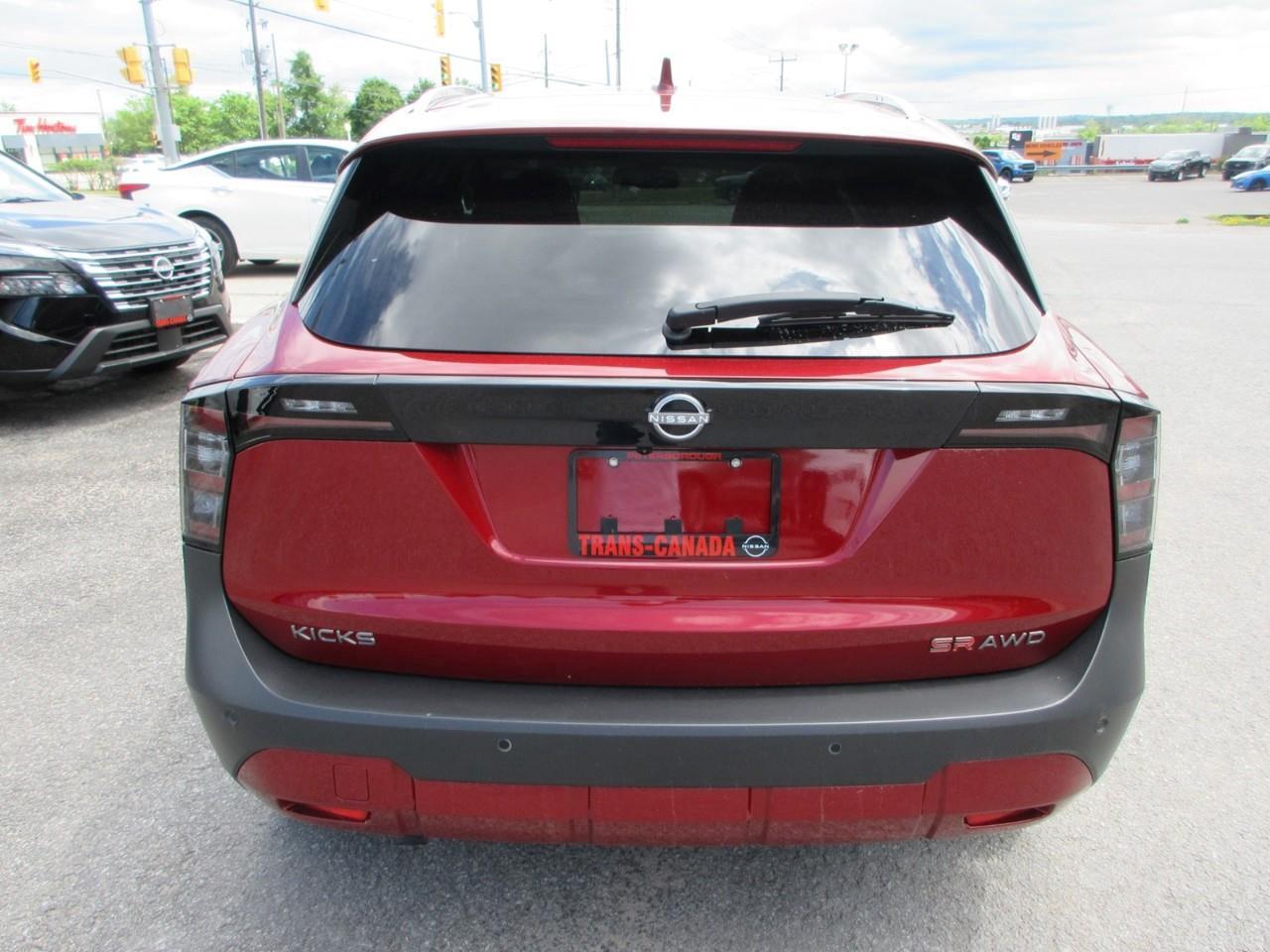 2025 Nissan Kicks SR Photo3