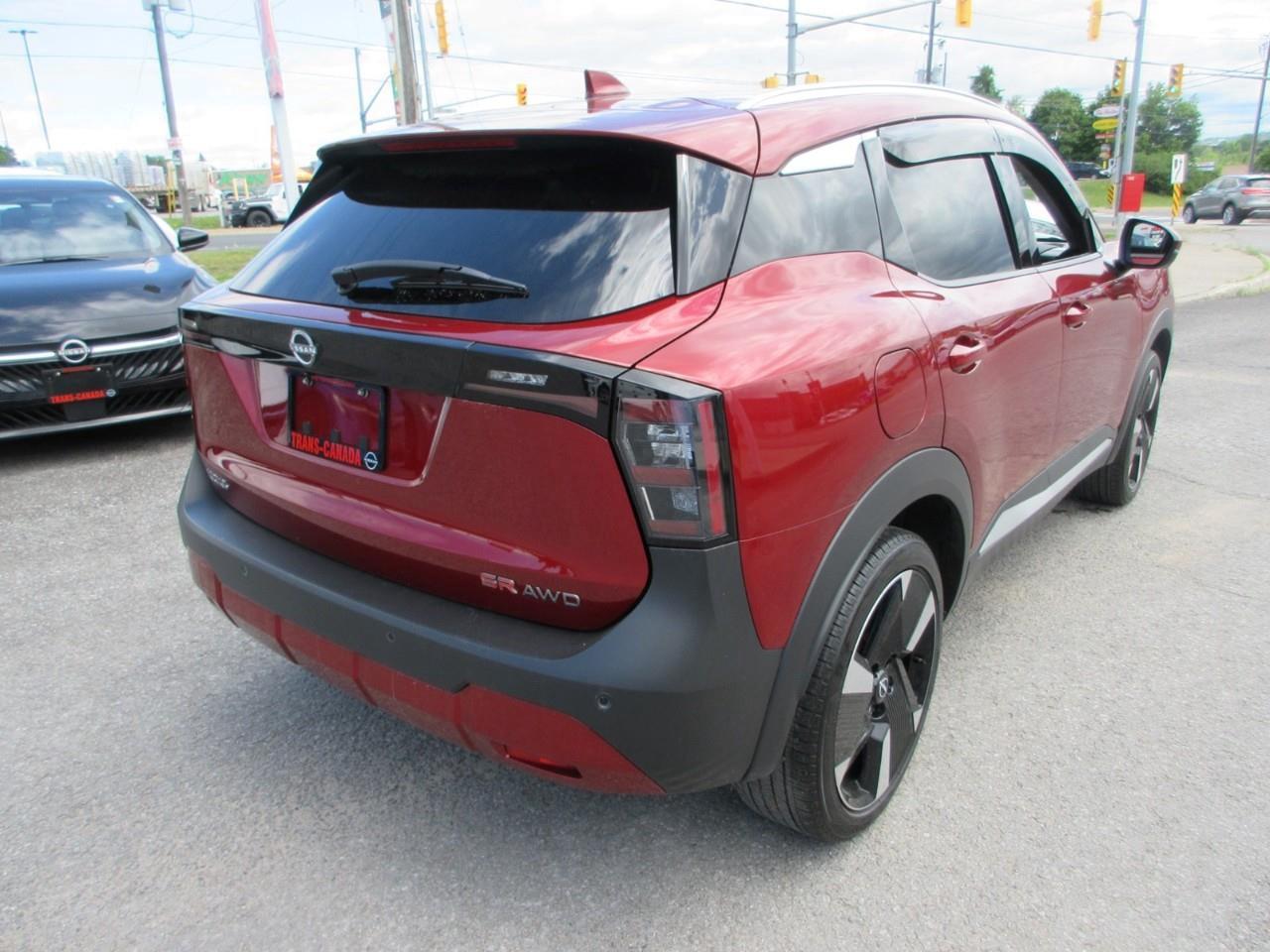 2025 Nissan Kicks SR Photo