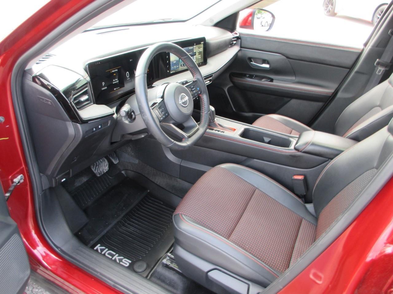2025 Nissan Kicks SR Photo