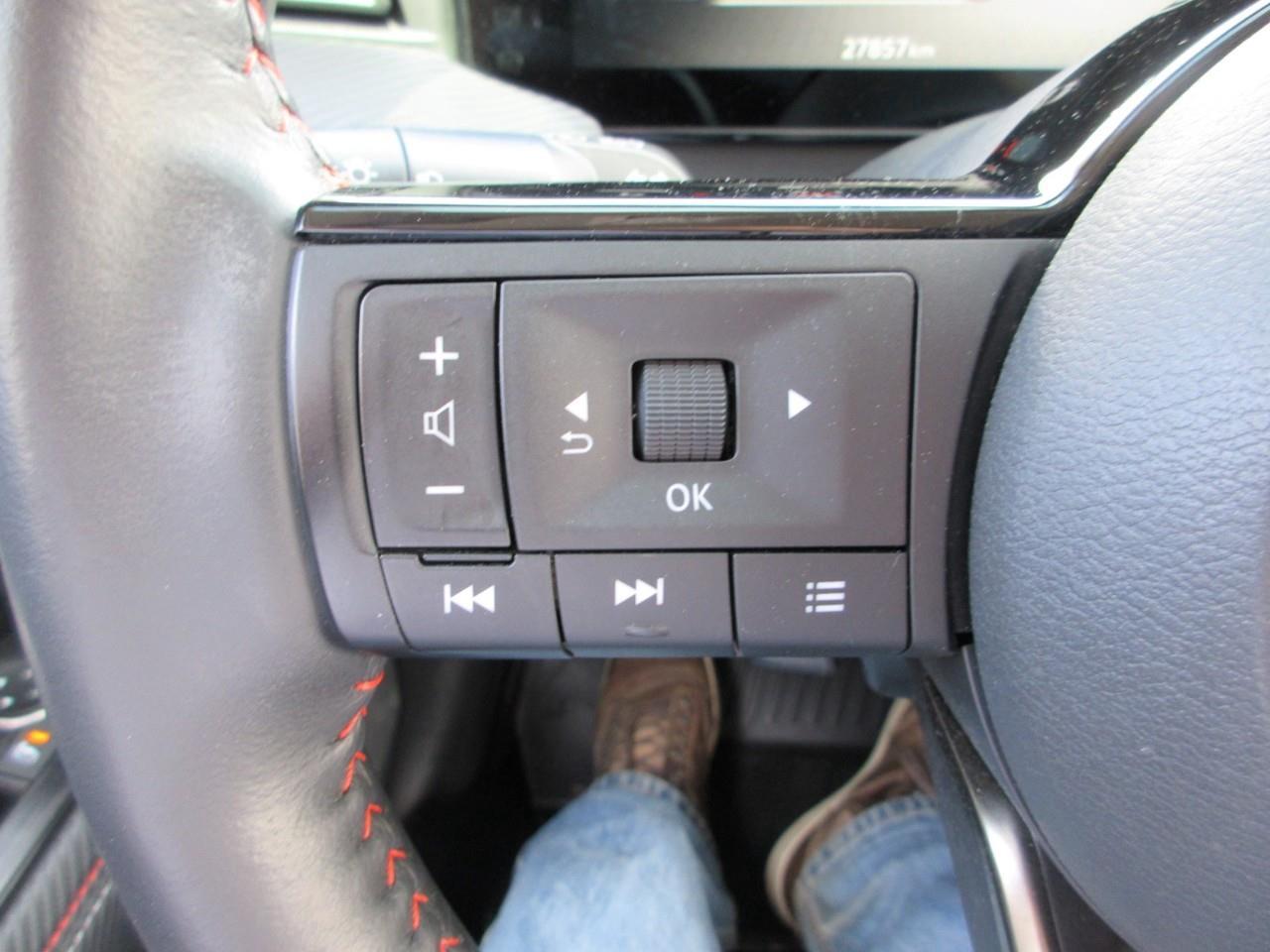 2025 Nissan Kicks SR Photo