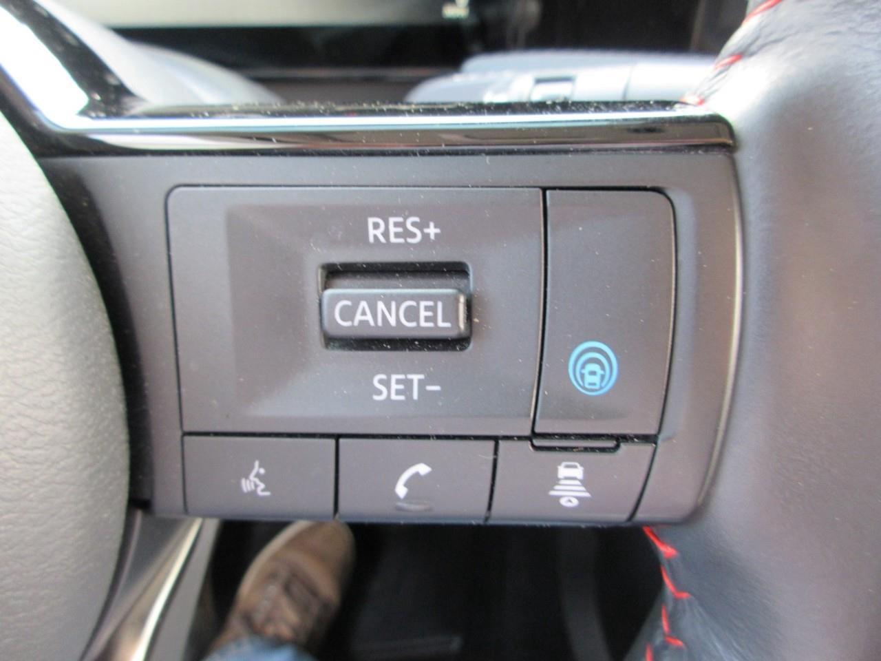 2025 Nissan Kicks SR Photo