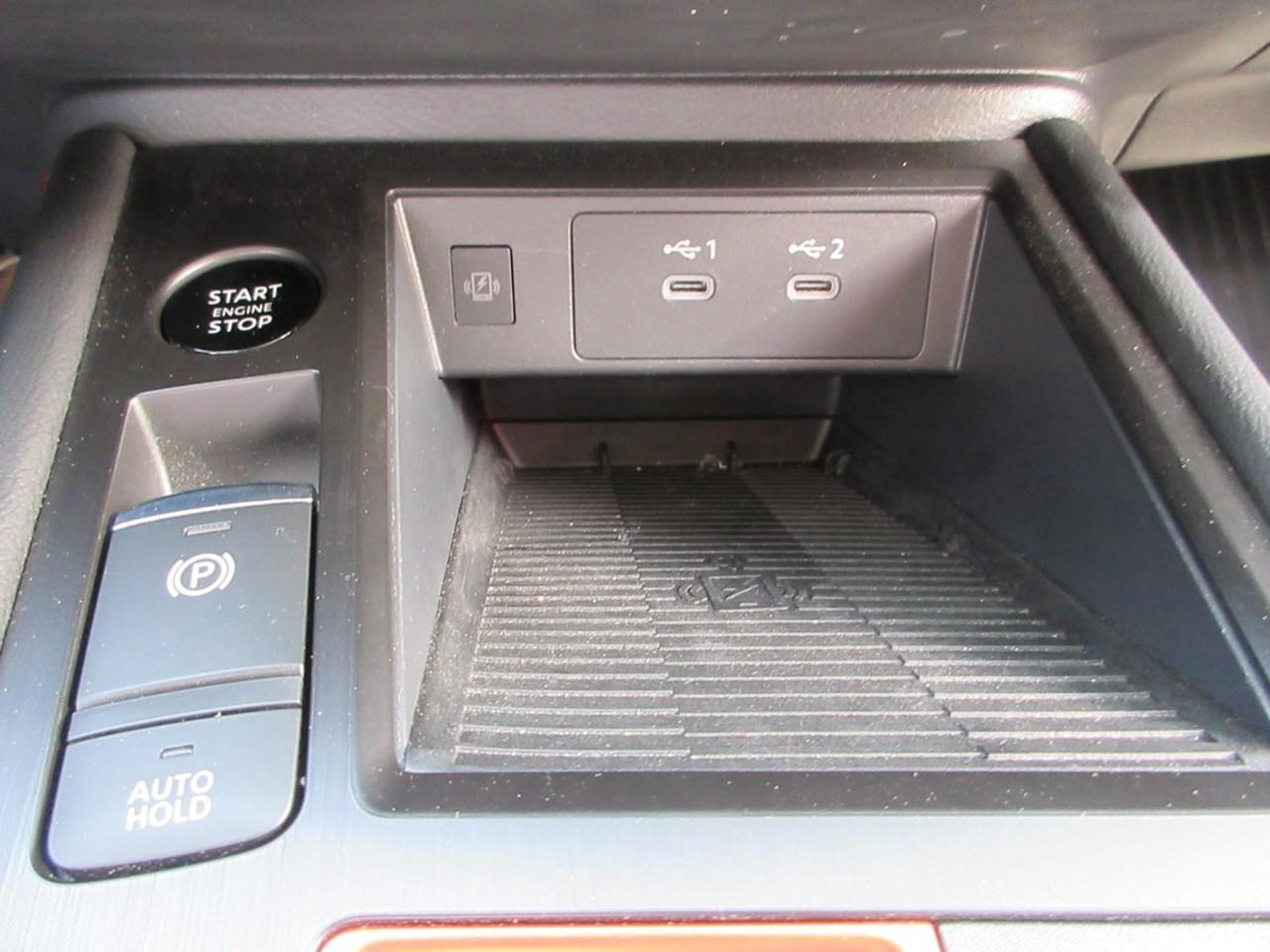 2025 Nissan Kicks SR Photo