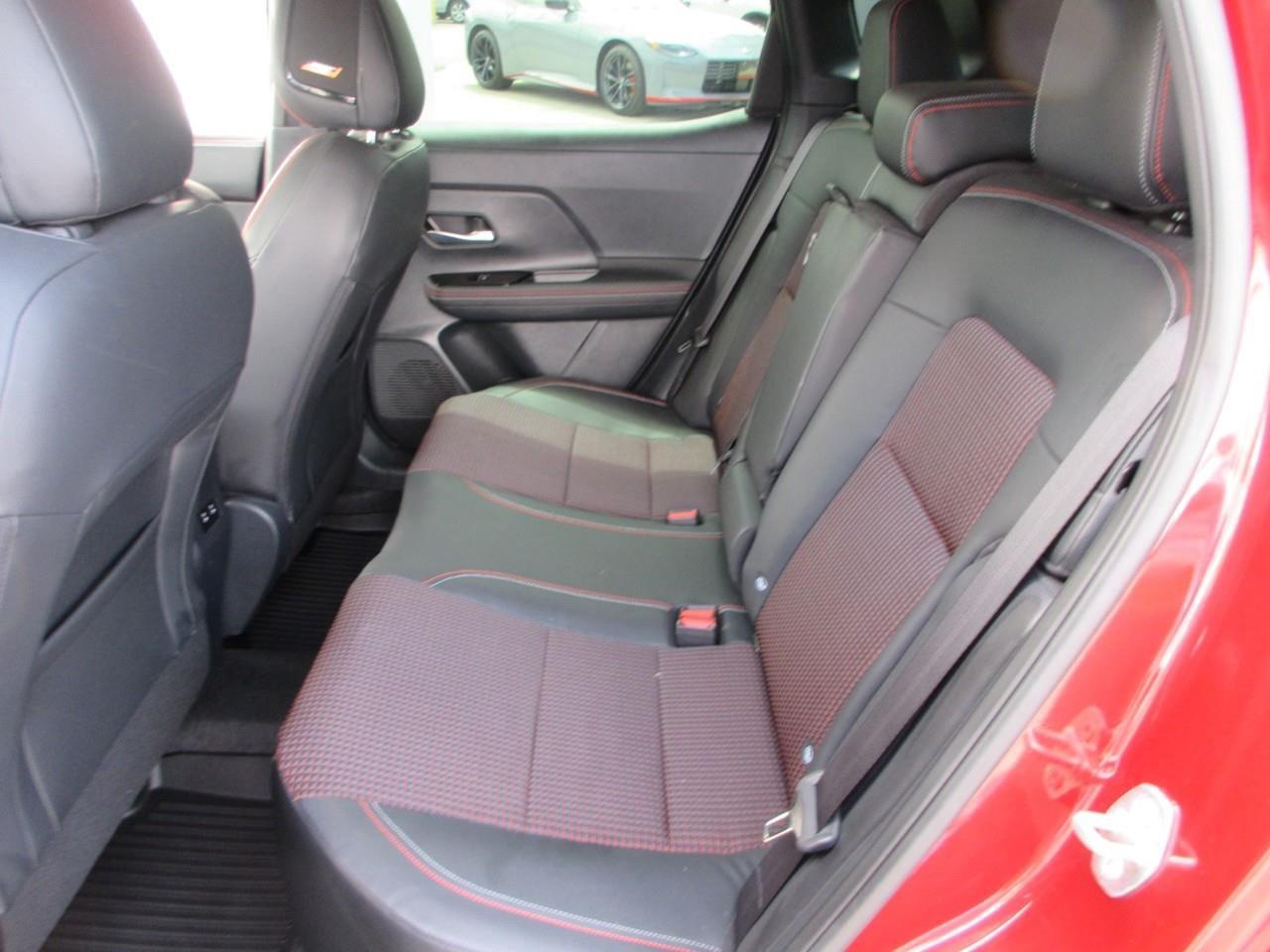2025 Nissan Kicks SR Photo