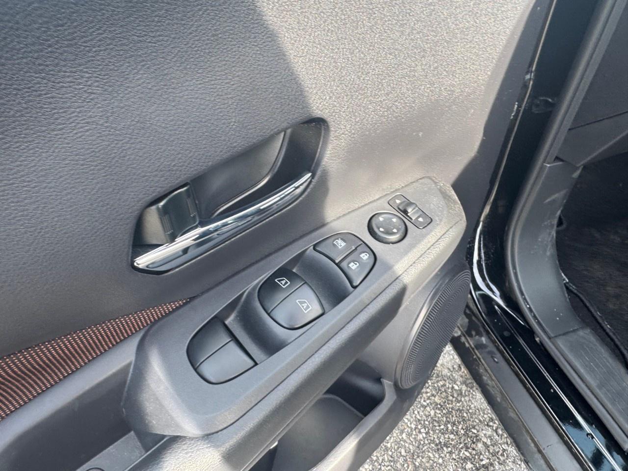 2024 Nissan Kicks SR FWD Photo