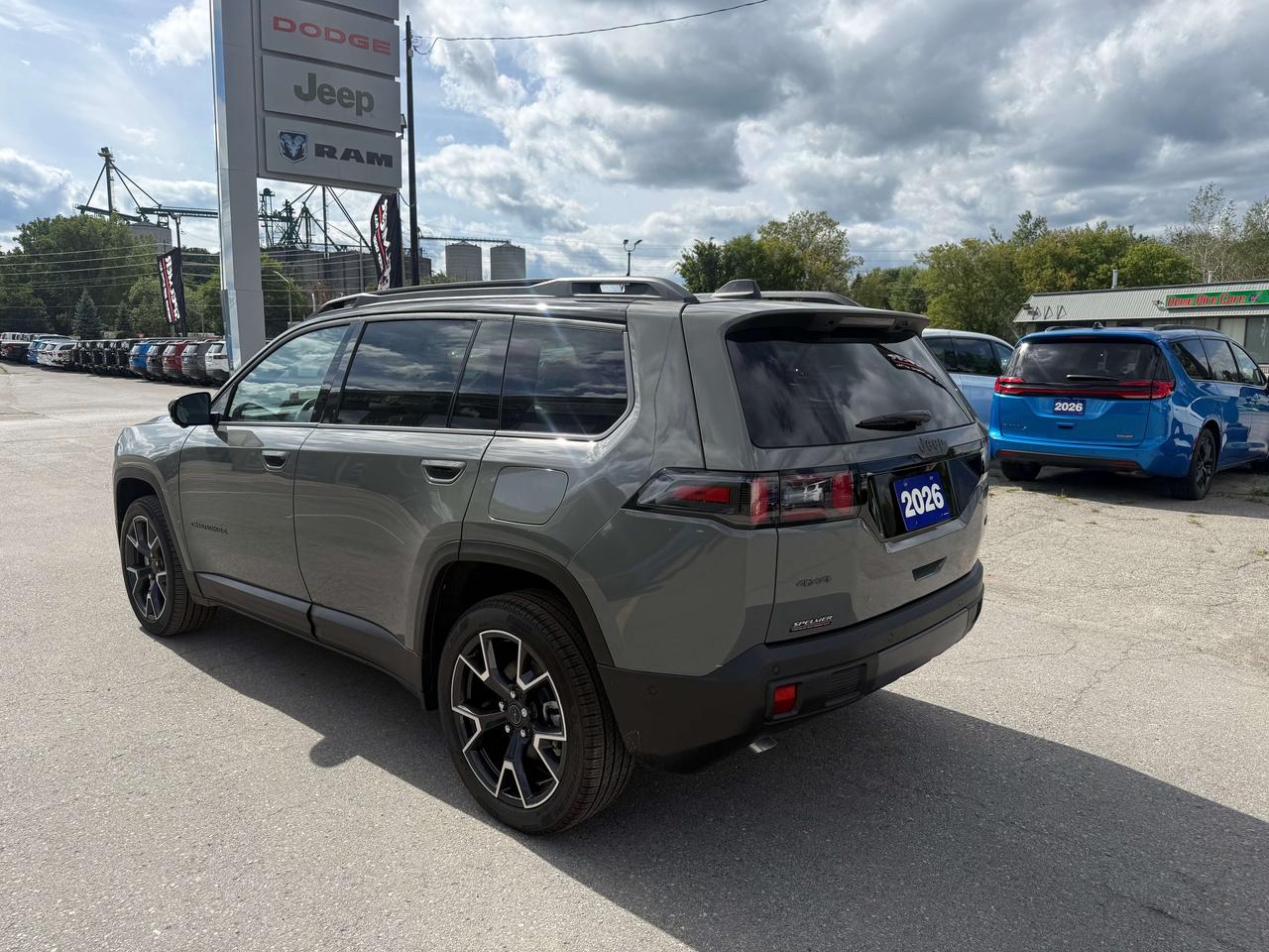 2026 Jeep Cherokee Overland 4x4 Photo2