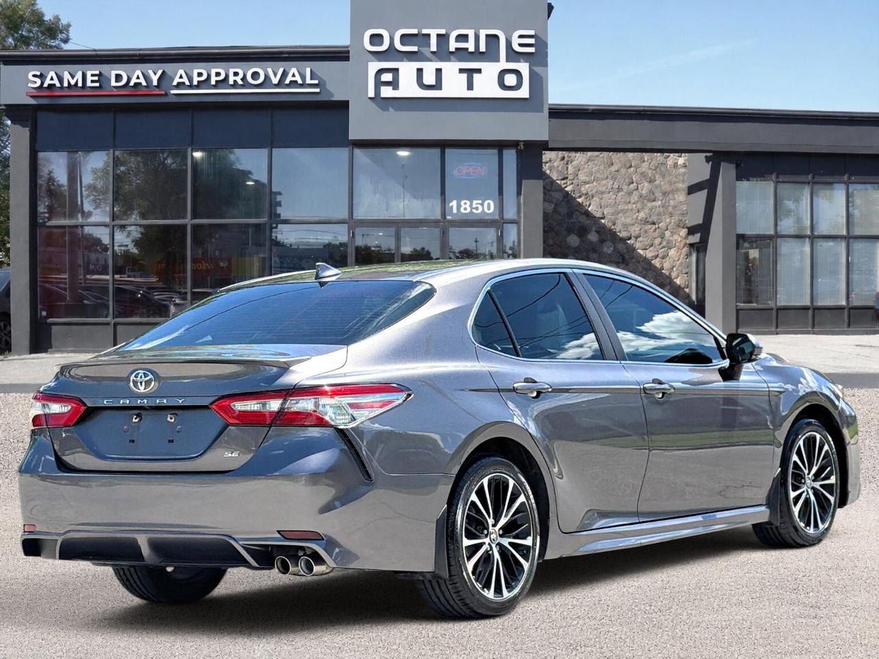 2018 Toyota Camry SE Auto Photo