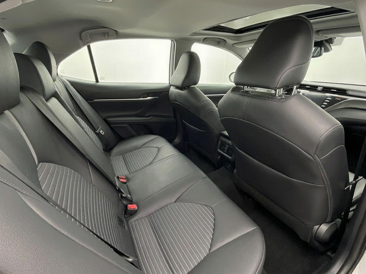 2018 Toyota Camry SE Auto Photo
