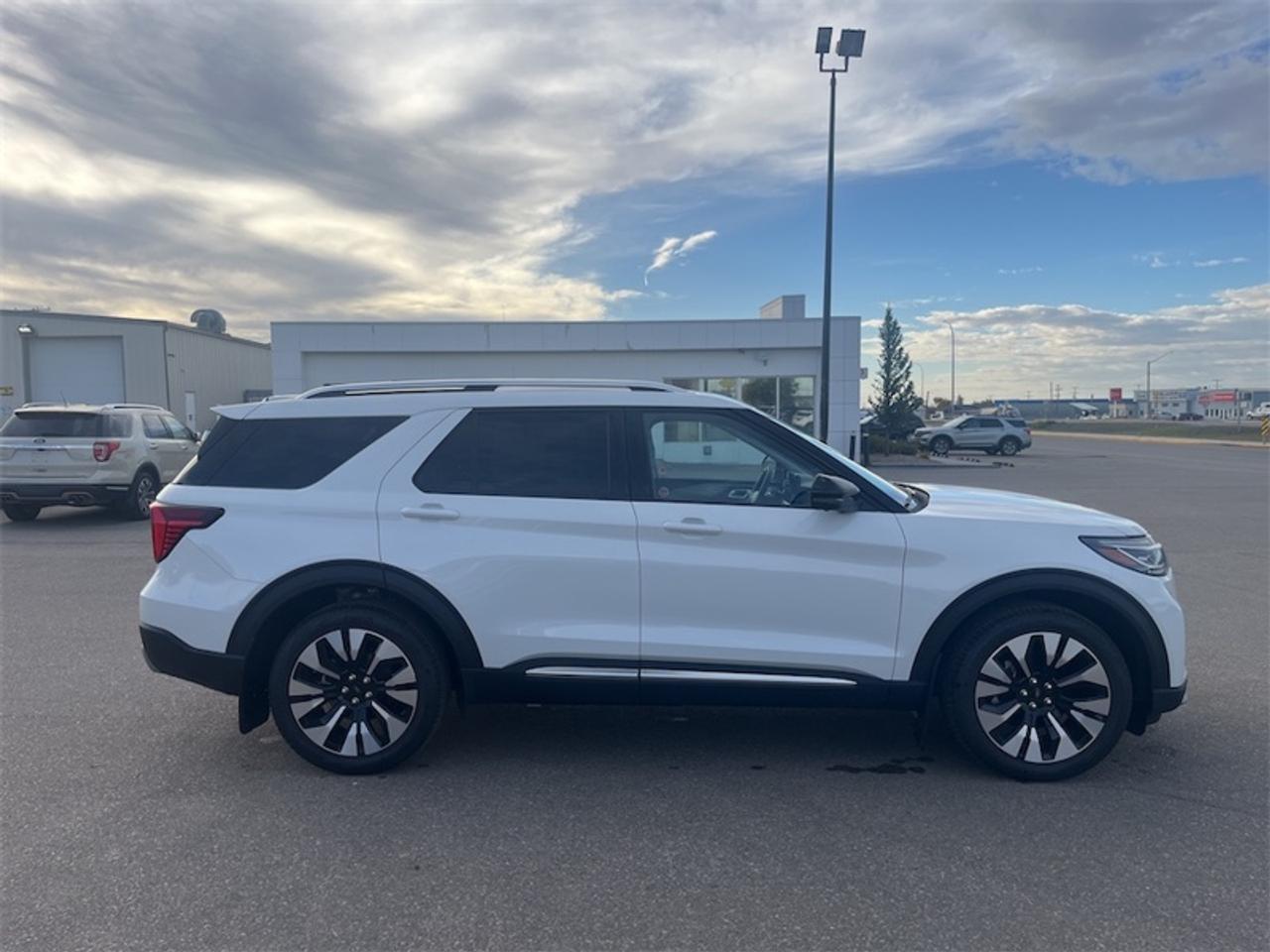 2026 Ford Explorer Platinum  - Leather Package Photo5