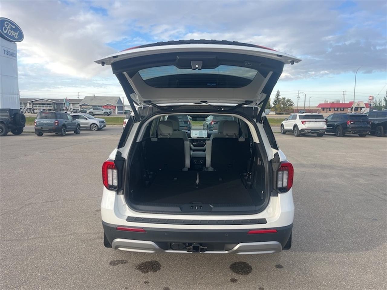2026 Ford Explorer Platinum  - Leather Package Photo5