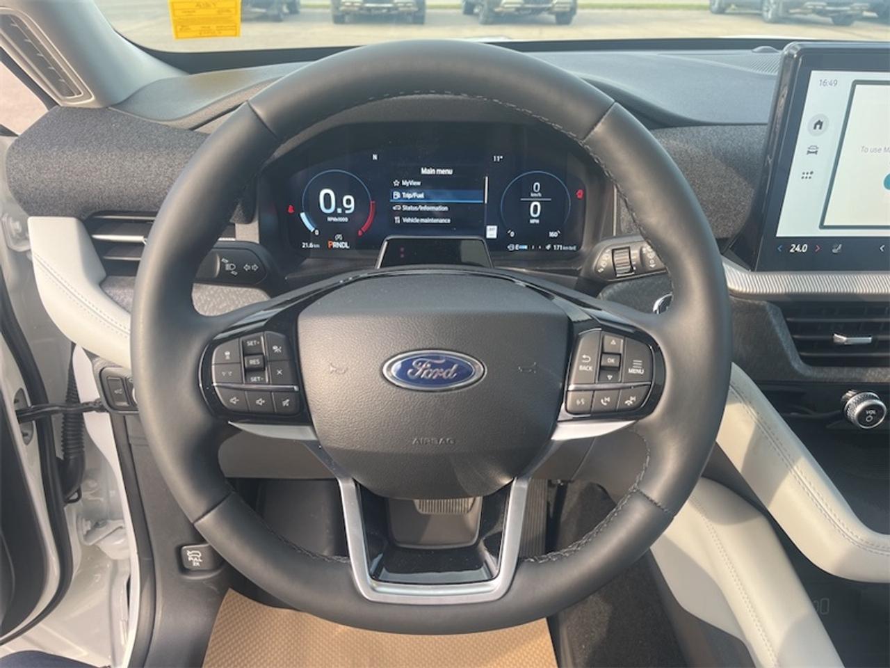 2026 Ford Explorer Platinum  - Leather Package Photo5