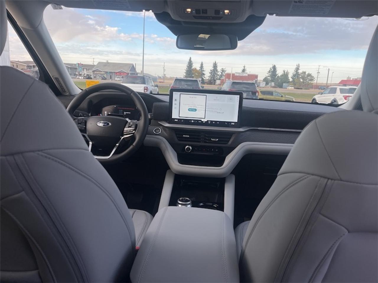 2026 Ford Explorer Platinum  - Leather Package Photo5