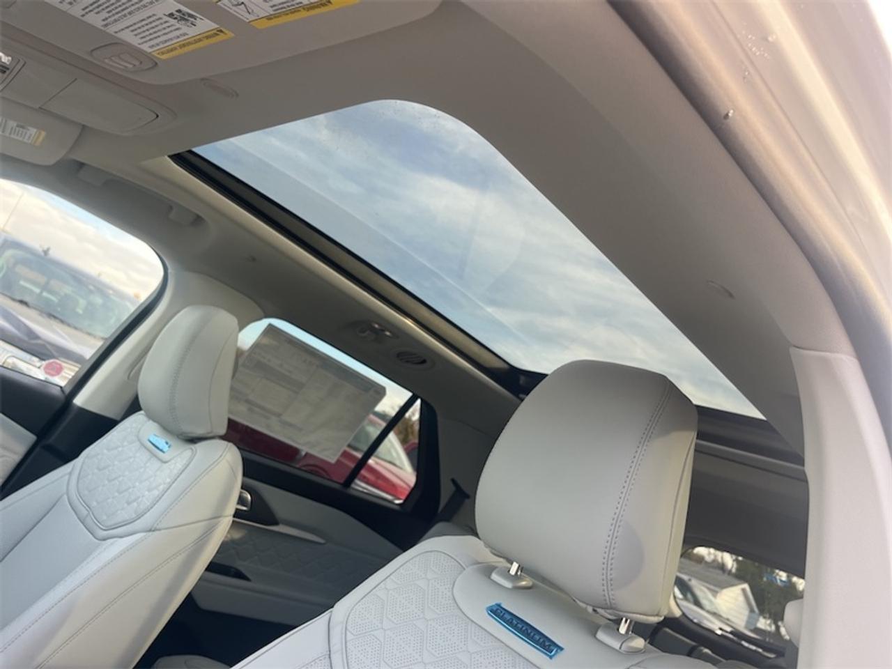 2026 Ford Explorer Platinum  - Leather Package Photo5