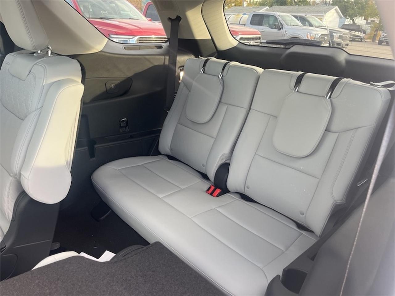 2026 Ford Explorer Platinum  - Leather Package Photo5